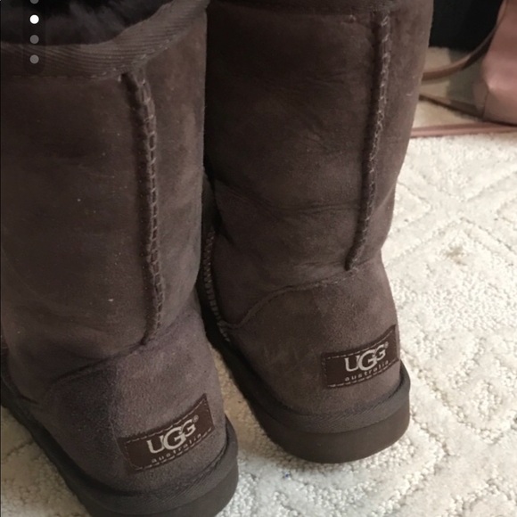 Brown classic uggs - Picture 2 of 4